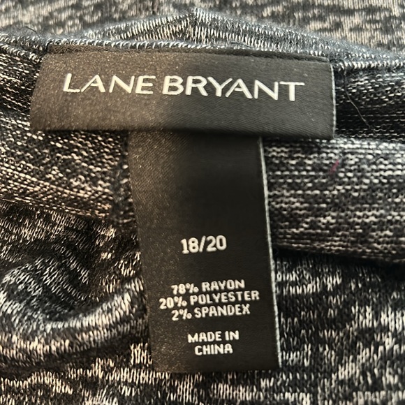 NWOT.  Woman’s cap sleeve, round neckline blouse in black & white heathering. - Picture 7 of 8